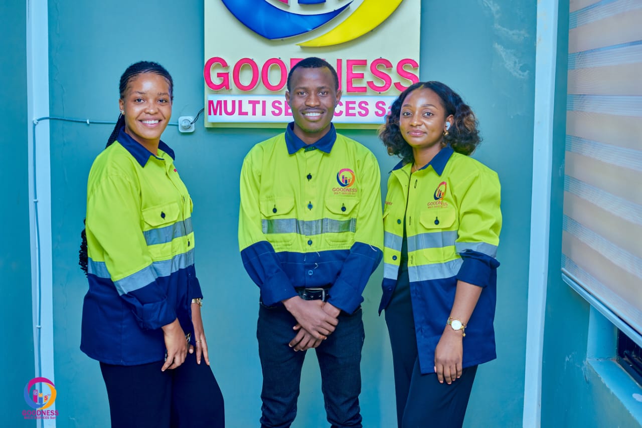 Personnel Goodness Multi Services en uniforme